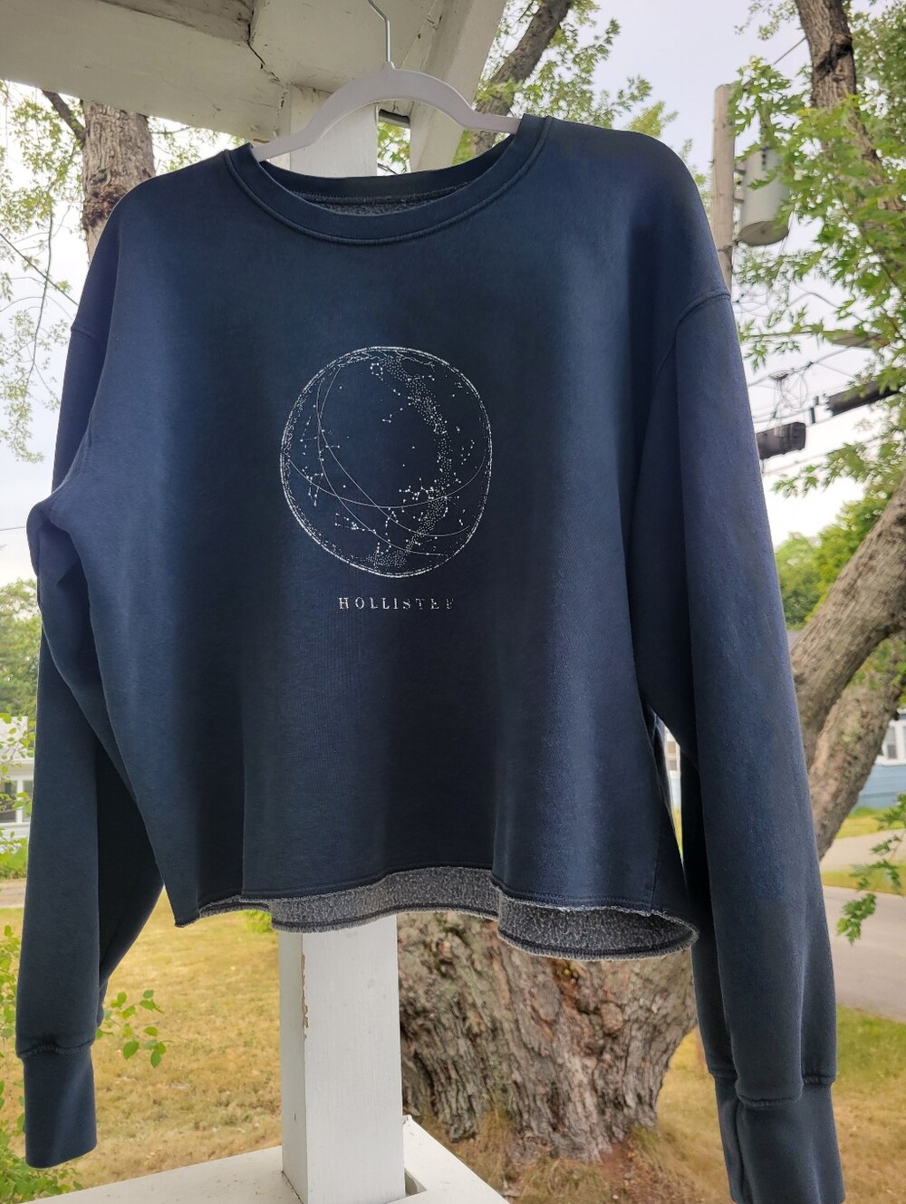 HOLLISTER, women's Crop Crew, Size Large, Color-Navy